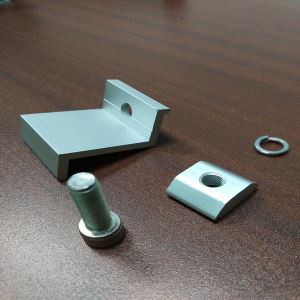 Pinces d'extrémité pour fixer le panneau solaire dans le système de rayonnage solaire