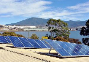 Panneau solaire de toit plat